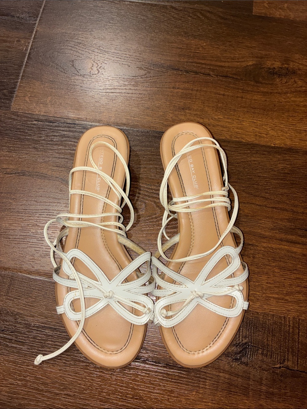 Y2K MONTEGO BAY CLUB  White wrap around leg Bow Sandals SZ 8